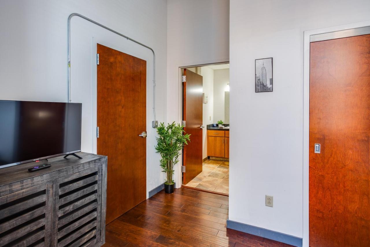 Ny Style Centric Loft With King Bed By Park Ave Apartment Rochester Exterior photo